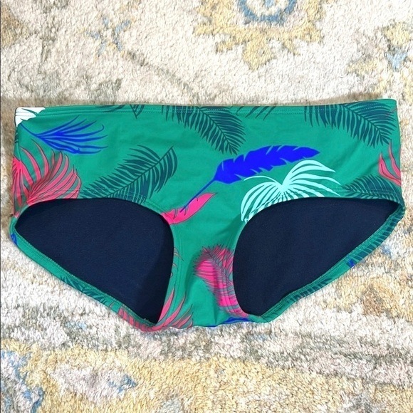 Boden, Rich Green w/Contrasting Colored Leaf Print, Gorgeous, 8 - Picture 4 of 9